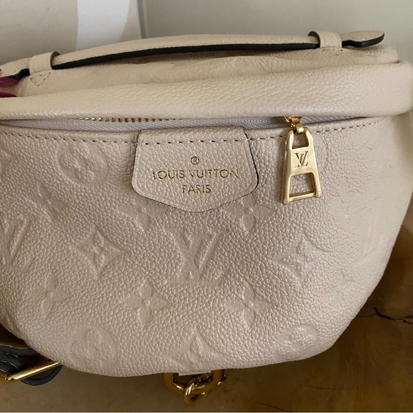 Louis Vuitton Empreinte BumBag Creme - Picture 2 of 8